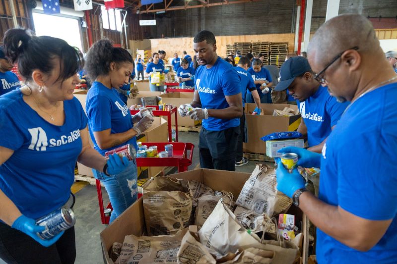 socalgas volunteer sorting food